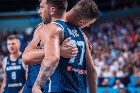 九游娱乐-东契奇巅峰对决，浓眉哥与70激战塞尔维亚队分钟，问鼎冠军胜负难料！的简单介绍