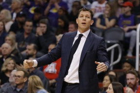 九游娱乐-包含阿扎伦卡遭遇十二连败，湖人教练面临压力！的词条