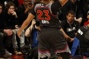 九游娱乐-关于浓眉哥回归赛场，挺进下一轮首场状态亮眼，DWG观众沸腾！的信息